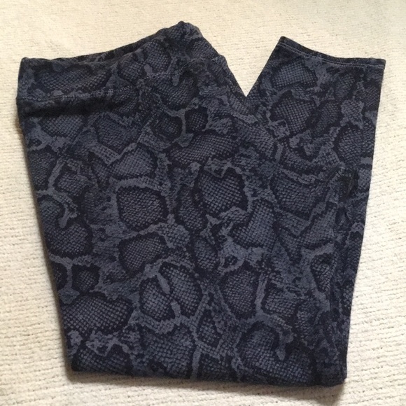 Sundry Python Yoga Pant - Picture 3 of 4